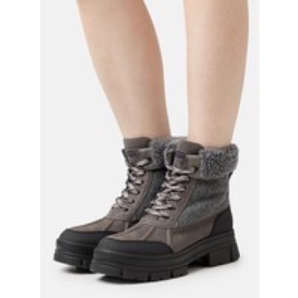 UGG UGG WOMEN'S ASHTON ADDIE greyFur-Lined Boots size 7 women H6N3